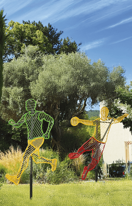 Décor en 2D représentant un joueur de handball en action, apportant dynamisme et couleur à votre commune.