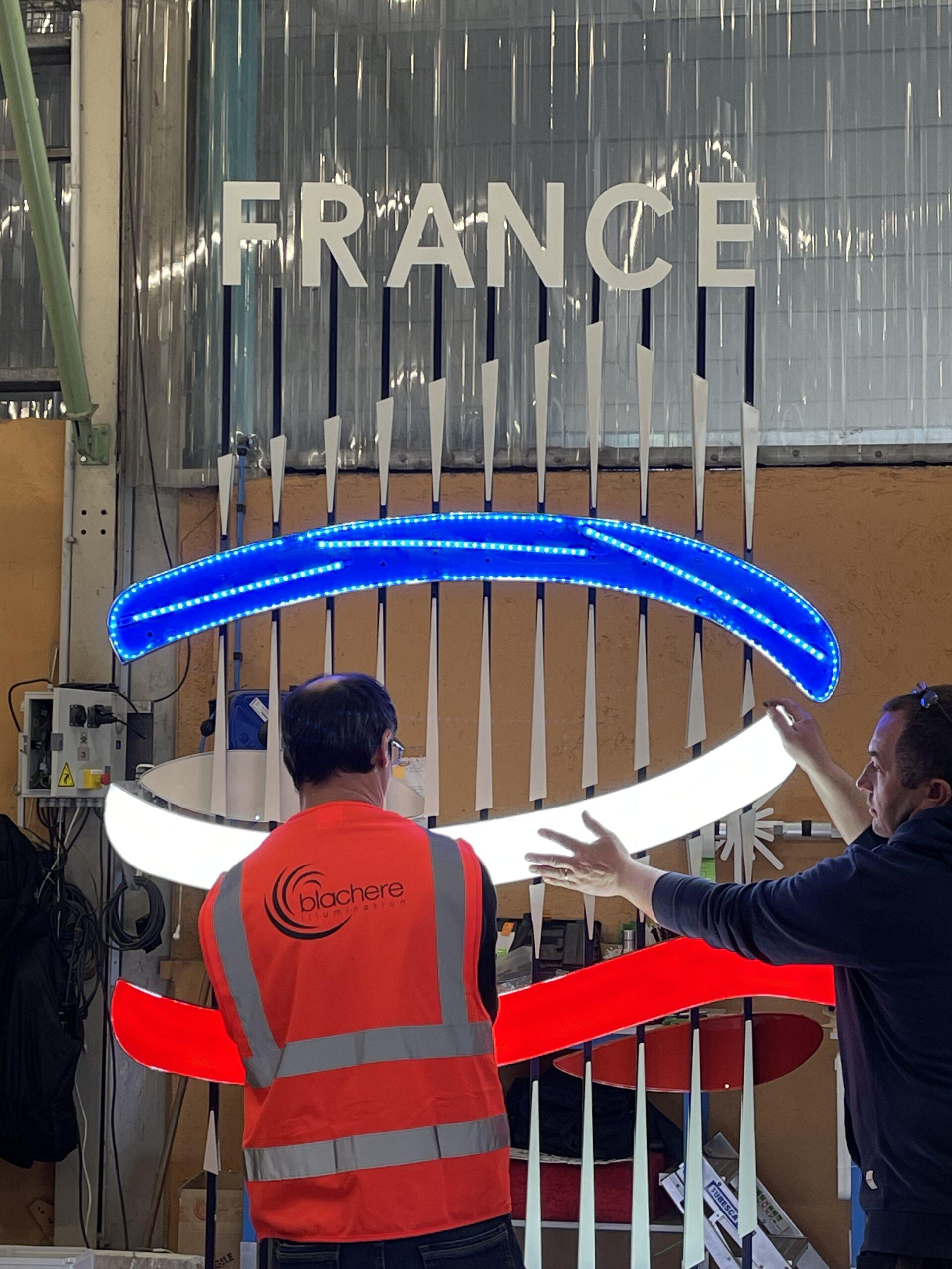 Atelier Blachere Illumination en Provence réalisant une structure lumineuse sur-mesure pour l’Exposition universelle d’Osaka 2025.