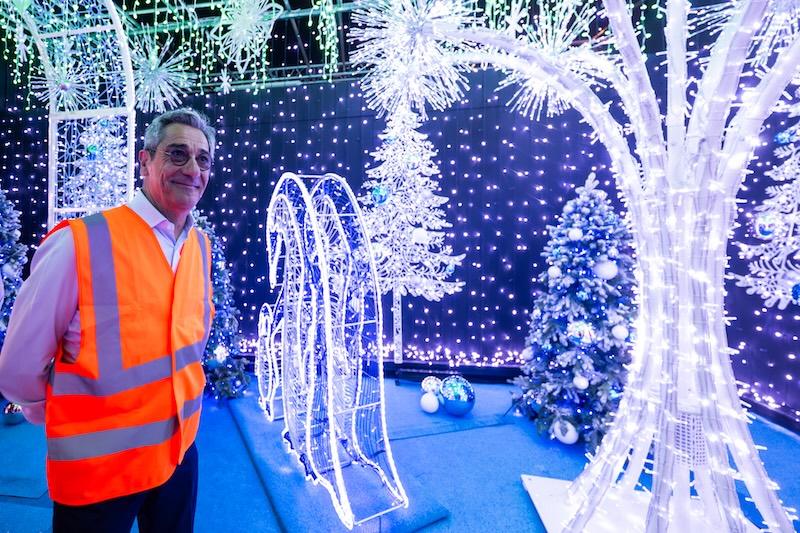 Présentation des décors lumineux et innovations Blachere Illumination dans le showroom du site d’Apt.